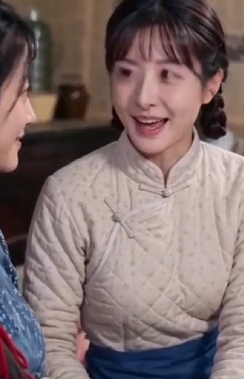 穿过薄雾的早晨